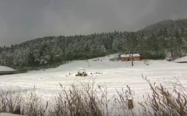 重庆周边旅游赏雪滑雪地推荐：涪陵武陵山大裂谷雪景