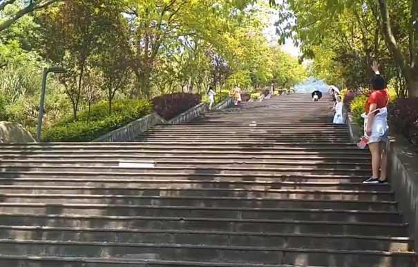 重庆北碚缙云山上山楼梯