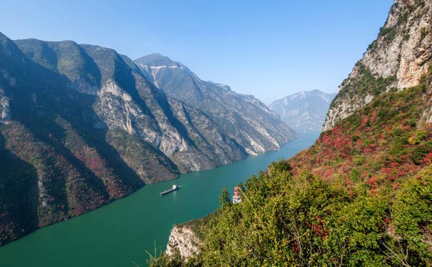 长江三峡旅游：巫峡红叶