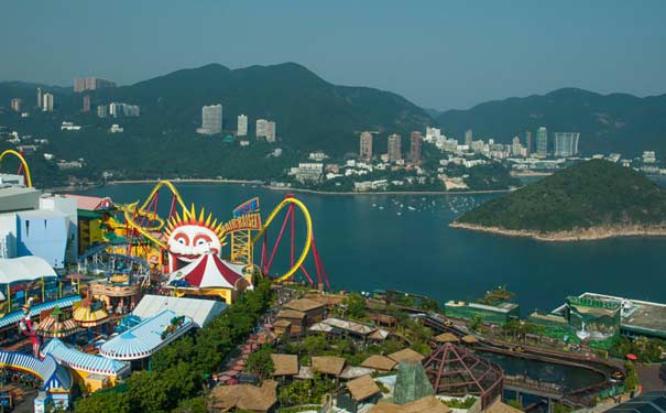 春节香港旅游：香港海洋公园过山车
