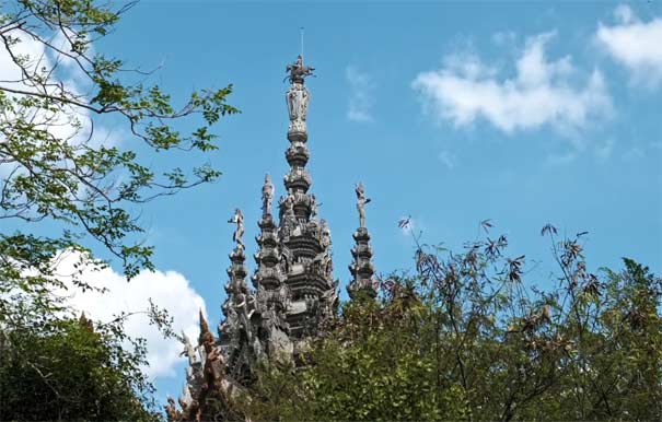 泰国旅游：芭提雅真理寺寺顶