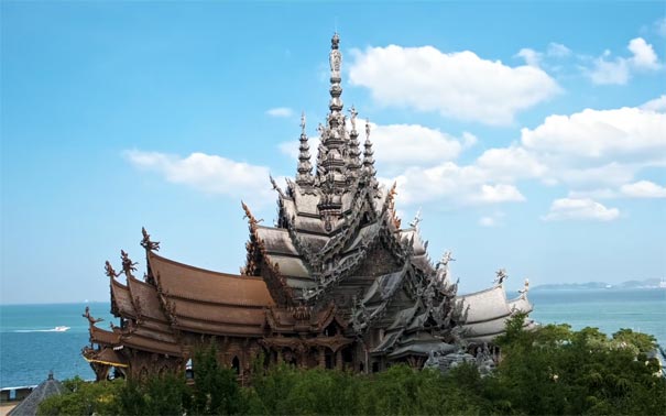泰国旅游：芭提雅真理寺侧面