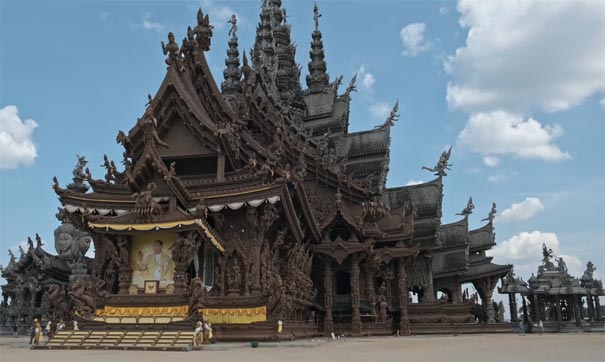 泰国旅游：芭提雅真理寺正面