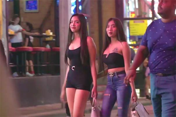 泰国旅游景点：芭提雅步行街夜店女孩