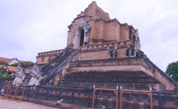 泰国清迈旅游景点：契迪龙寺(Wat Chedi Luang)