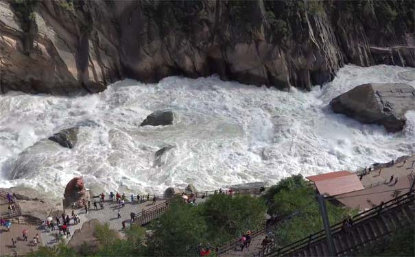 云南旅游：香格里拉虎跳峡