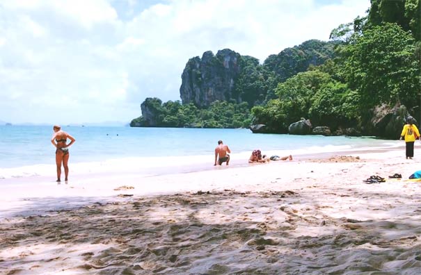 泰国甲米旅游景点：莱利海滩（泰语Hat Rai Le，英语Railay Beach）