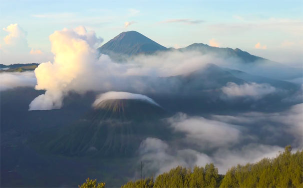 东南亚徒步旅游：印度尼西亚塞梅鲁火山