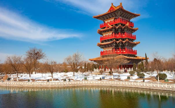 春节旅游：河南开封清明上河园雪景