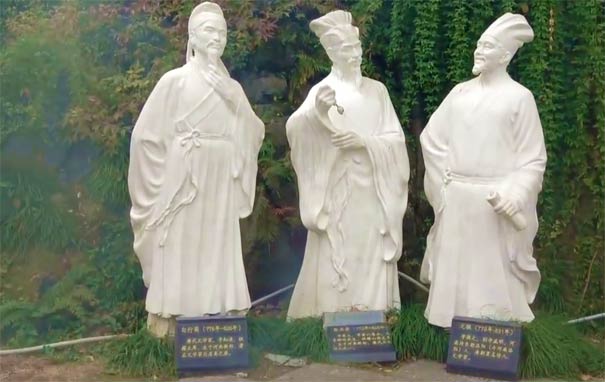 三峡旅游景点：三游洞白居易元稹雕像