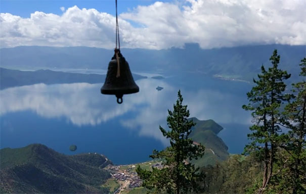 泸沽湖旅游：格姆女神山俯瞰泸沽湖