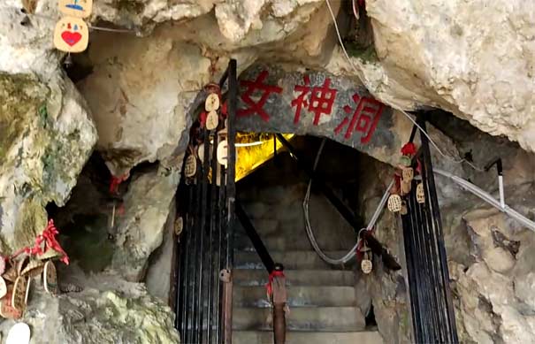 泸沽湖旅游：格姆女神山女神洞