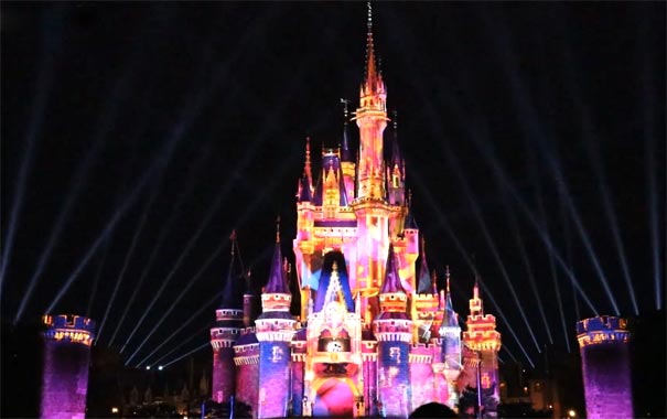 日本旅游：东京迪士尼乐园迪士尼城堡夜景