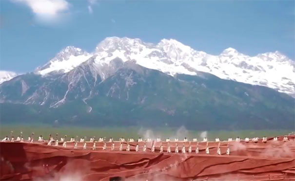 丽江旅游景点：丽江印象背景玉龙雪山