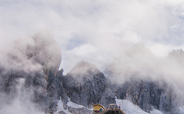 丽江旅游景点：玉龙雪山上