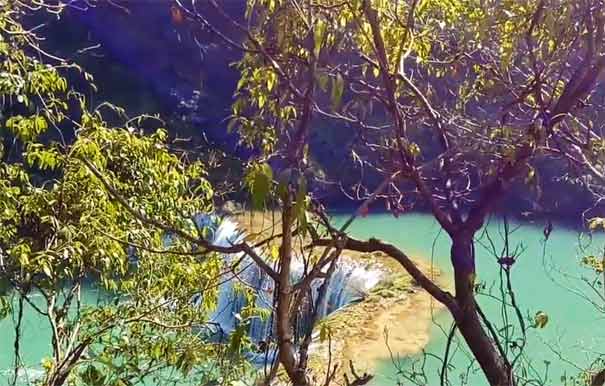 云南旅游景区：罗平九龙瀑布