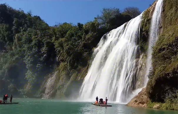 云南旅游景区：罗平九龙瀑布