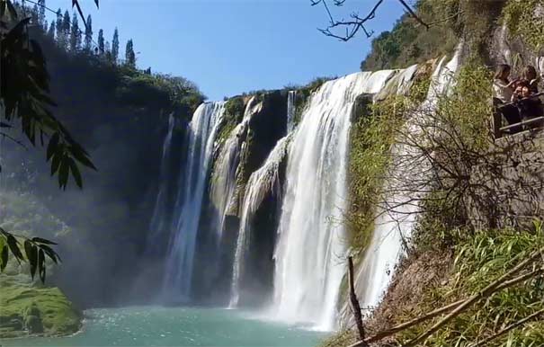 云南旅游景区：罗平九龙瀑布