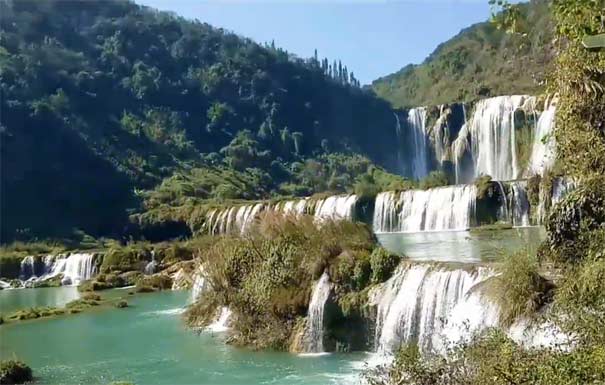 云南旅游景区：罗平九龙瀑布