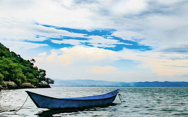 云南旅游：抚仙湖