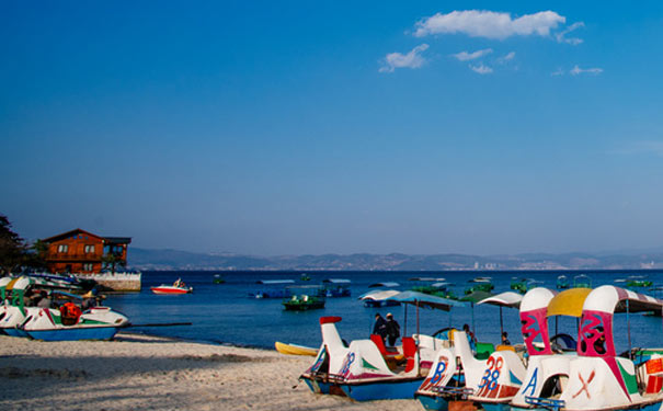 云南旅游：抚仙湖