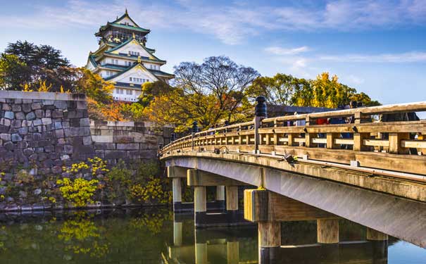 日本旅游景点：大阪城公园秋季美景