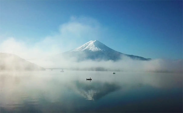 日本旅游：富士山河口湖薄雾
