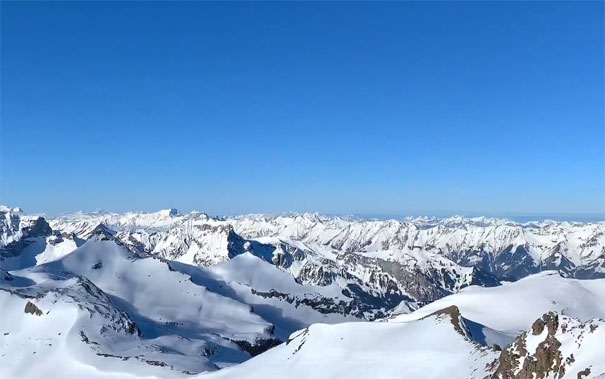 欧洲瑞士旅游：阿尔卑斯山脉雪朗峰山顶远眺