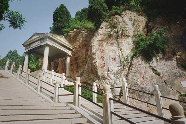 西安旅游骊山门票交通最佳季节节庆活动景点介绍