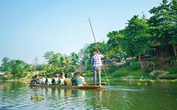 尼泊尔旅游：奇特旺国家公园木筏游览