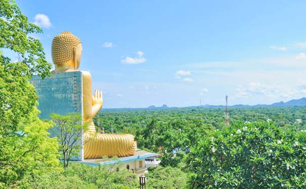 斯里兰卡旅游：丹布勒石窟寺巨型佛像