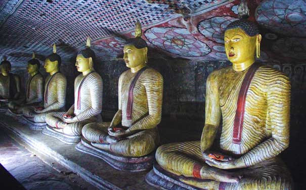 斯里兰卡旅游：丹布勒石窟寺石窟佛像