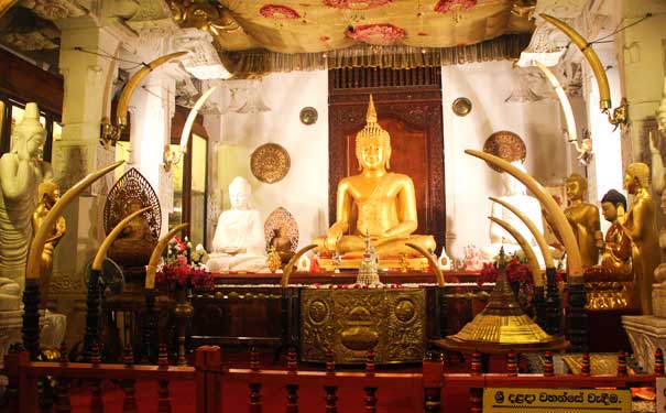 斯里兰卡旅游景点：康提佛牙寺供奉的佛牙