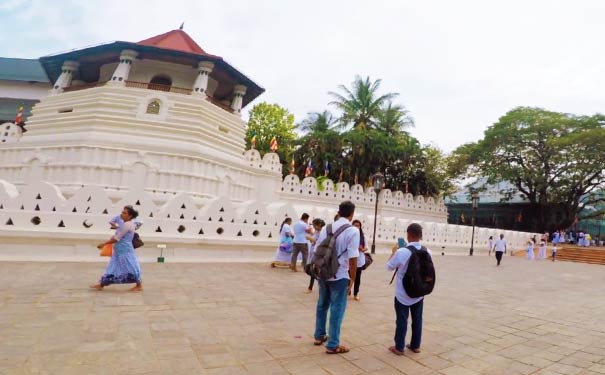 斯里兰卡旅游景点：康提佛牙寺外观