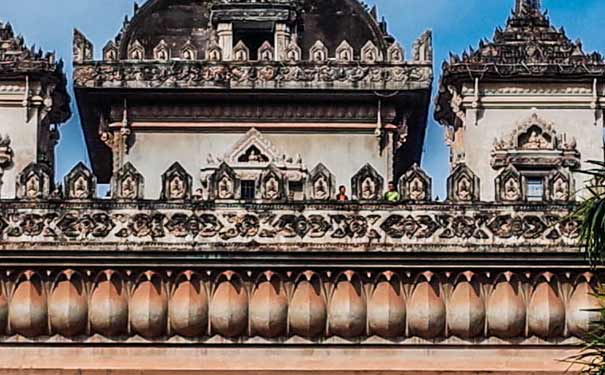 老挝旅游：登上万象凯旋门