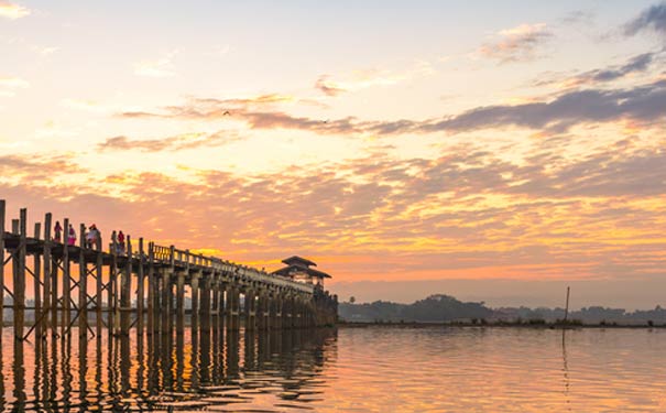 缅甸旅游不可错过的体验：曼德勒乌本桥赏落日