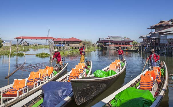 缅甸旅游：茵莱湖上游船