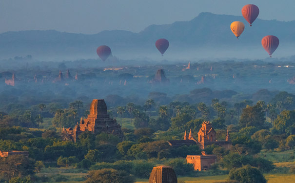 缅甸旅游：蒲甘清晨热气球