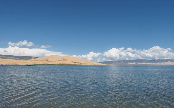 青海湖湖心岛图片