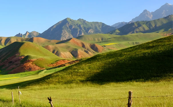 青海祁连旅游区卓尔山牛心山