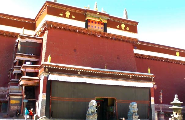 西藏日喀则旅游景区：萨迦寺