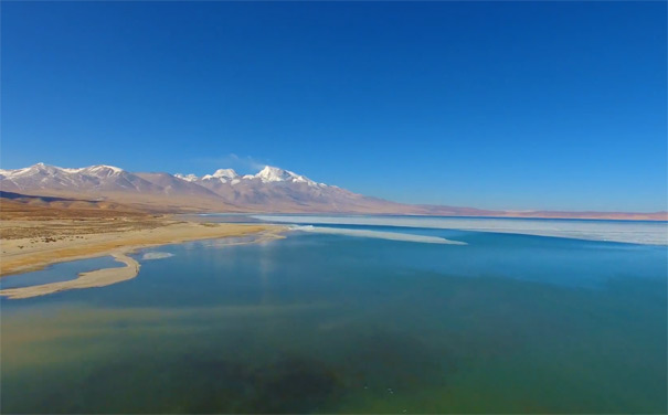 西藏旅游景点：玛旁雍错圣湖冬季