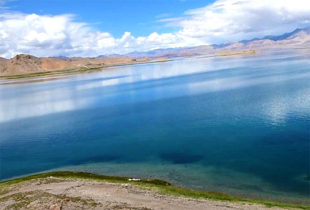 西藏旅游景点：班公湖