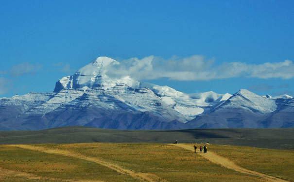 西藏旅游：神山圣湖景区冈仁波齐