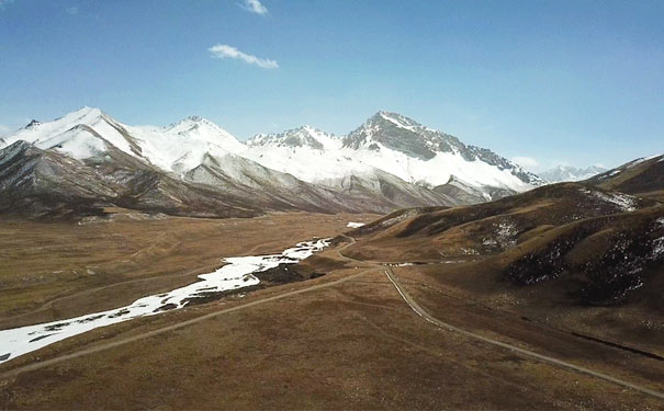 青海旅游景区：阿尼玛卿雪山