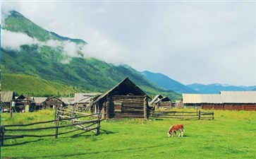 新疆旅游线路：禾木村