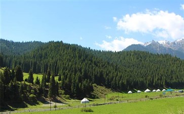 新疆旅游线路：西白杨沟与乌拉斯台草原