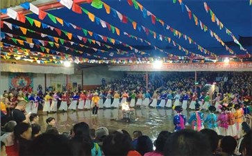 泸沽湖篝火晚会