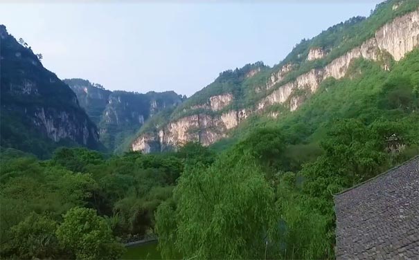 贵州旅游：南江大峡谷梯子岩
