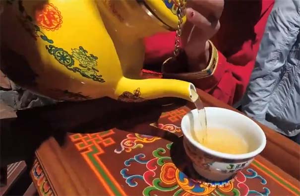 西藏旅游美食之青稞酒